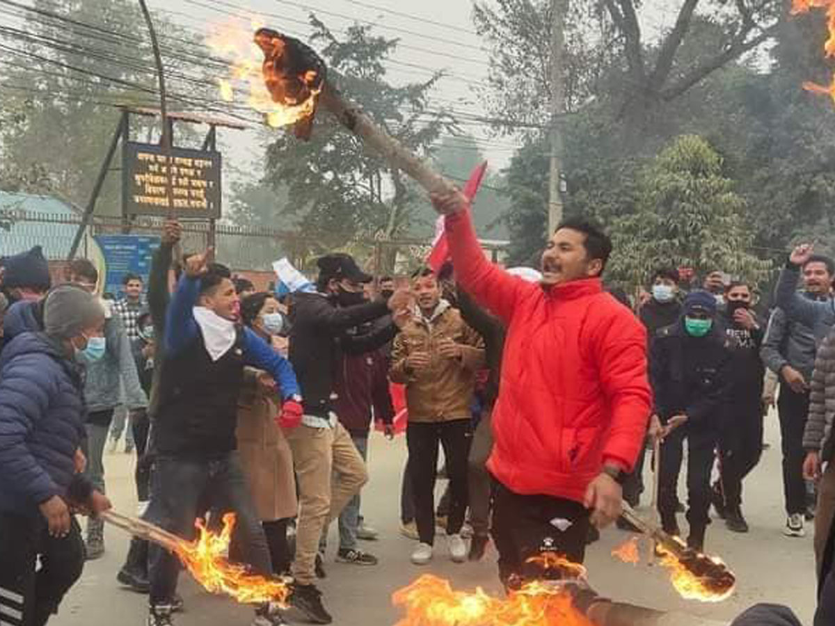 धनगढीमा एमाले कार्यकर्ता र प्रहरीबीच झडप हुँदा प्रहरी निरीक्षक जैशी घाइते 